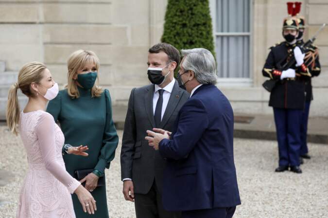 Emmanuel et Brigitte Macron face à leur homologues argentins Alberto Fernández et Fabiola Yanez à Paris ce 12 mai 