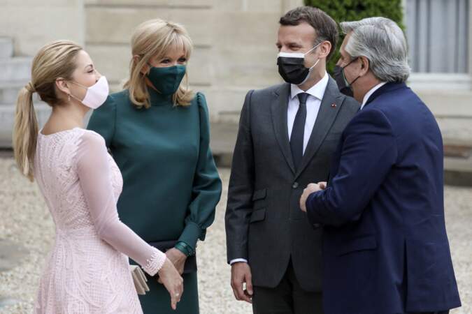 Emmanuel et Brigitte Macron, aux côtés d'Alberto Fernández et son épouse Fabiola Yanez ce mercredi 12 mai à Paris 