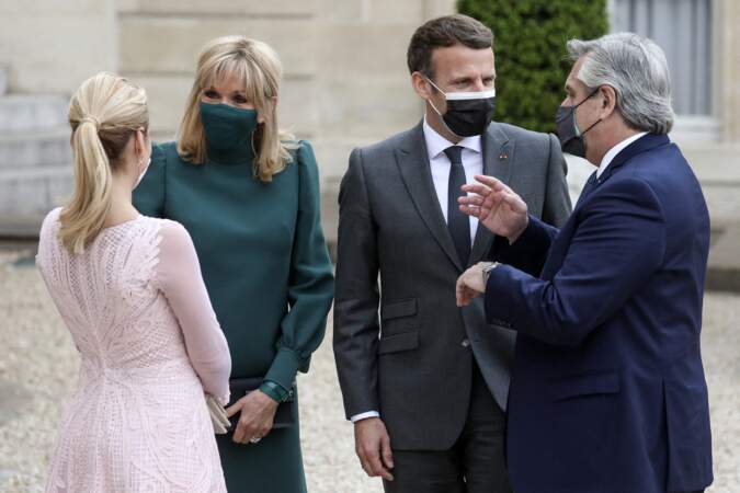 Brigitte Macron, Fabiola Yanez, Emmanuel Macron et Alberto Fernández à l'Élysée ce mercredi 12 mai