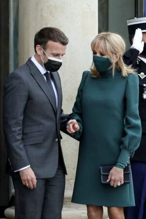 Emmanuel et Brigitte Macron le 2 mai 2021 à Paris 