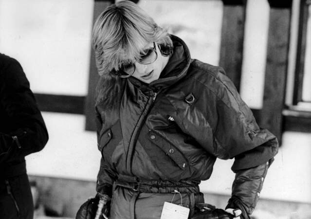 Lady Diana : En combi-pantalon intégrale et solaires oversize pour aller skier