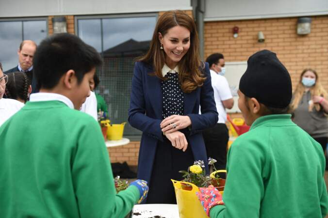 La duchesse de Cambridge a fait du jardinage avec les enfants du centre The Way Youth Zone.
