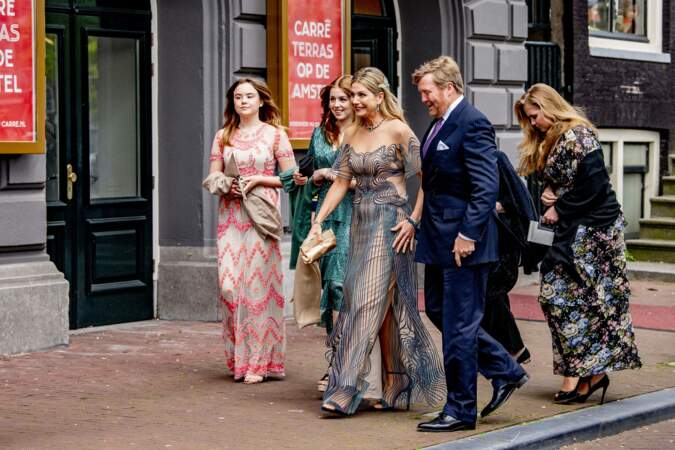 La famille royale des Pays-Bas arrive au théâtre Carre pour l'émission spéciale "Une vie pleine de musique", à Amsterdam, le 12 mai 2021. 