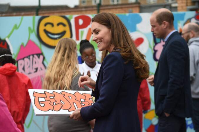 Un enfant a offert un tag au prénom de George à la duchesse de Cambridge.