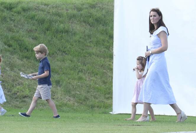 Kate Middleton toujours fan d'espadrilles le 10 juin 2018.