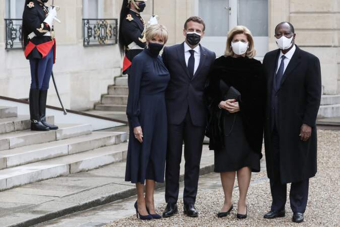 Ce lundi 17 mai 2021, Brigitte et Emmanuel Macron ont reçu le président de la Côte d'Ivoire, Alassane Ouattara, et son épouse, Dominique Folloroux-Ouattara, pour un dîner au Palais de l'Elysée.