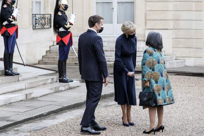 Comme toujours lorsqu'ils reçoivent des invités au palais de l'Élysée, Brigitte et Emmanuel Macron ont renvoyé l'image d'un couple présidentiel accueillant ce lundi 17 mai 2021.
