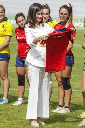 Letizia d'Espagne fan d'espadrilles, le 4 juillet 2019.