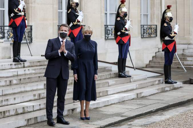 Ce lundi 17 mai 2021, Brigitte Macron a fait le choix de porter une robe plus longue qu'à l'accoutumée.