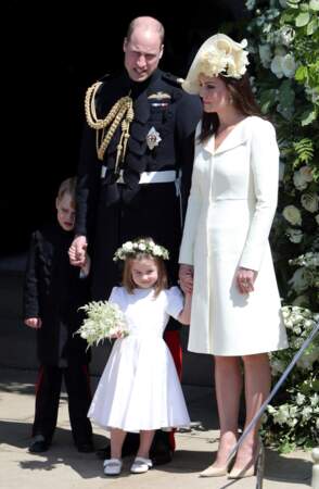La robe manteau blanche de Kate Middleton au mariage de Meghan Markle  le 19 mai 2018.