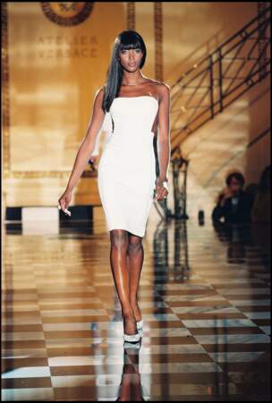 Naomi Campbell haute couture au défilé automne-hiver 1995/1996 Versace