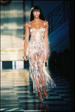 Naomi Campbell au défilé haute-couture Automne-hiver 1995/1996 Gianni Versace