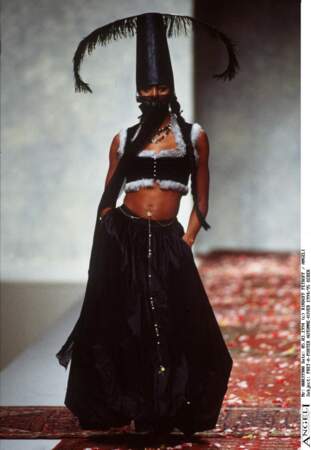 Naomi Campbell au défilé automne-hiver 1994/1995 Ozbek