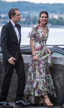 La robe fleurie Gucci de Charlotte Casiraghi au mariage de son frère Pierre Casiraghi, le 1er août 2015.