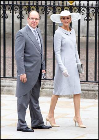 La robe-manteau de Charlene de Monaco au mariage de Kate Middleton le 29 avril 2011.