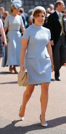 La robe courte bleue lavande d'Eugenie d'York au mariage de Meghan Markle  le 19 mai 2018.