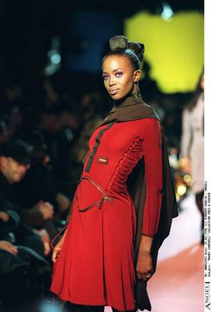 Naomi Campbell au défilé automne-hiver Jean-Paul Gaultier 1996/1997