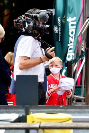 Le prince Jacques curieux lors de la visite des coulisses du 78eme Grand Prix de F1 de Monaco.