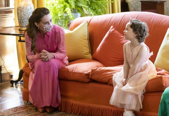 Kate Middleton porte une robe rose à la demande de la petite Mila Sneddon, atteinte d'un cancer.
