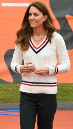 Kate Middleton recycle son pull Ralph Lauren pour une séance de sport, à Edimbourg, le 27 mai 2021.