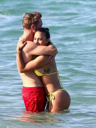 Moment de bonheur pour David Guetta et Jessica Ledon à la plage à Miami le 26 mai 2021.