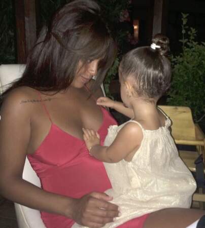 Amel Bent partage plusieurs clichés souvenirs avec sa fille, Sofia sur Instagram. 