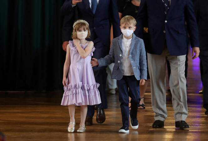 Le prince Albert II de Monaco et ses enfants Jacques et Gabriella, au musée océanographique à Monaco, le 1er juin 2021. 