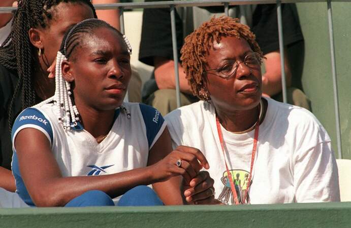 Venus Williams et sa mère en tribune à Roland-Garros en 1999