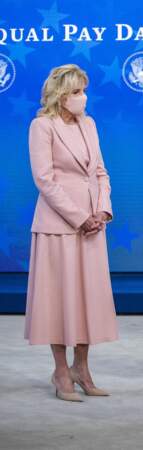 Jill Biden en total look rose : elle aime l'uni qui flatte la silhouette