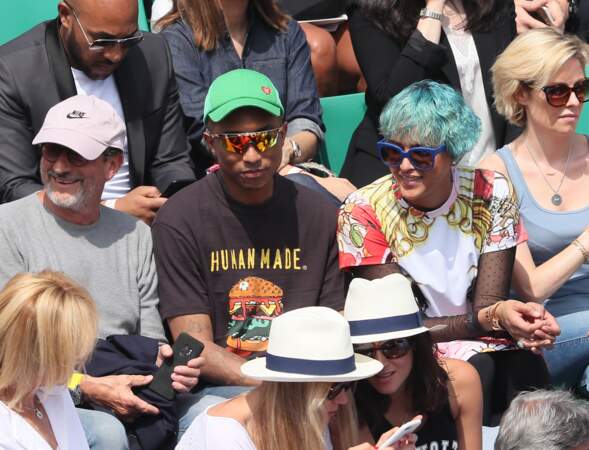Pharrell Williams et sa femme Helen Lasichanh en tribune lors des internationaux de tennis de Roland Garros à Paris le 6 juin 2018.