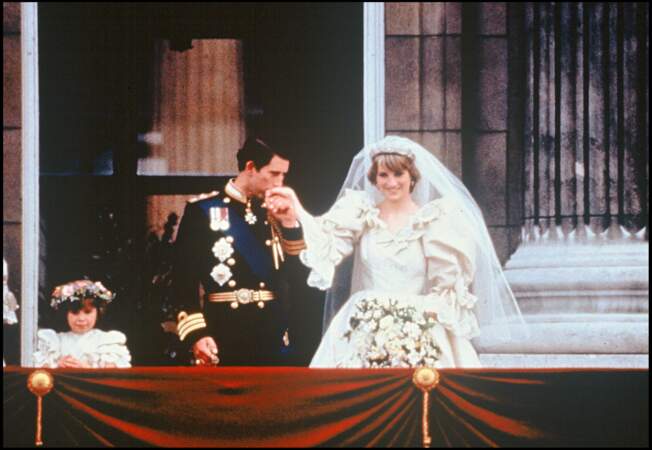 Les princes Harry et William ont accepté de prêter la robe de mariée de leur mère pour cette exposition, pile 40 ans après le mariage de Charles et Lady Di.
