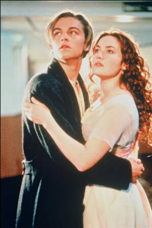 Kate Winslet en 1995, inoubliable en rousse aux cheveux bouclés dans Titanic avec Leonardo Dicaprio.
