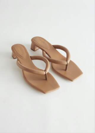 Sandales tongs à talons en cuir, 89€, &Other Stories