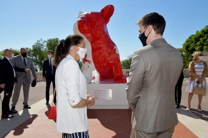 La princesse Stéphanie de Monaco, accompagnée par son fils Louis Ducruet, a inauguré une sculpture "Doggy John Monaco"