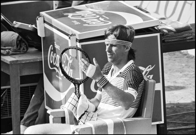 Bjorn Born se repose lors du tournoi de Montecarlo en 1983