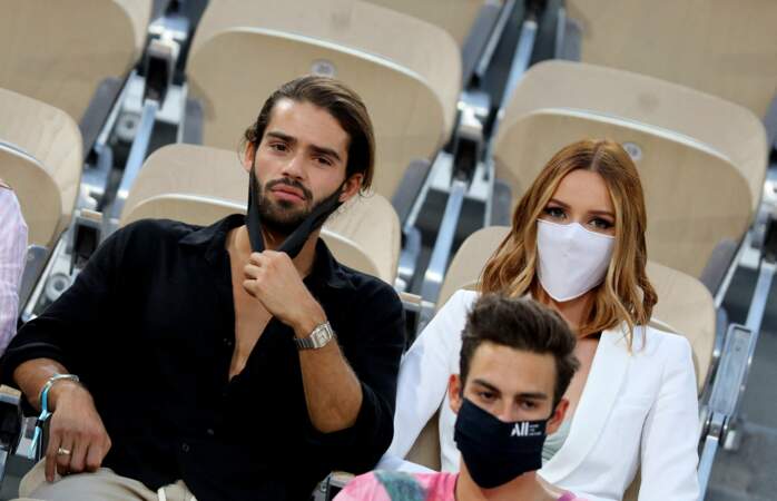 Renan Pacheco et Maëva Coucke hypnotisés par le match de Roland Garros à Paris. Le 9 juin 2021