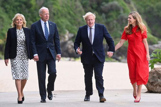 Le Premier ministre britannique Boris Johnson et sa femme Carrie Symonds accueillent le président américain Joe Biden et sa femme Jill Biden au sommet du G7 à Cornwall, le 10 juin 2021