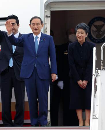 Le premier Ministre japonais, Yoshihide Suga et sa femme Mariko quitte Tokyo, ici le 20 octobre 2020