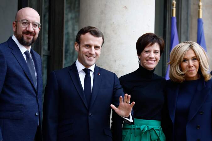 Charles Michel, président du conseil européen, le président Emmanuel Macron, Amélie Derbaudrenghien, la femme de Charles Michel, la première dame Brigitte Macron, ensemble à Paris en janvier 2020