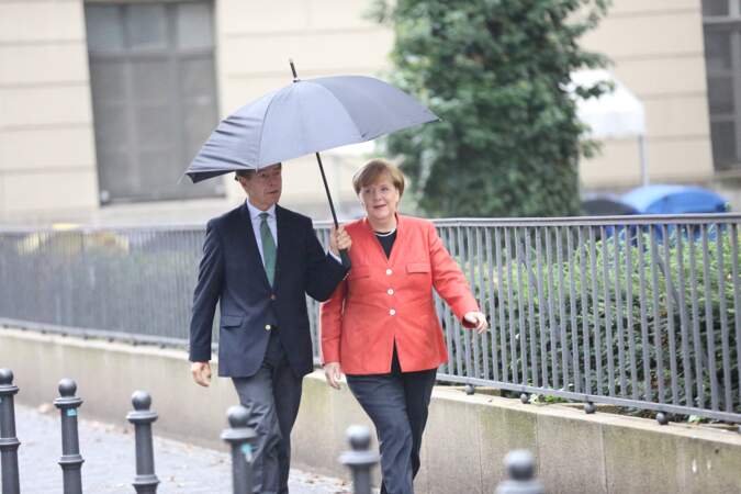 Cela pourrait être un des derniers sommets du G7 pour la chancelière allemande Angela Merkel et son mari Joachim Sauer, celle-ci ayant annoncé ne pas se représenter pour un nouveau mandat