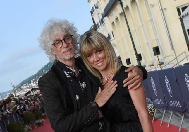 Louis Bertignac et Laetitia Brichet très fusionnel devant les caméras lors du festival du film de Cabourg.
