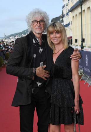 Louis Bertignac et Laetitia Brichet, un couple amoureux à Cabourg pour le festival du film.