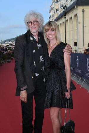 Laetitia Brichet au bras de Louis Bertignac pour le festival du film de Cabourg ce vendredi 11 juin.