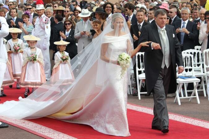 2 juillet 2011 : la robe de mariée de Charlene signée Giorgio Armani