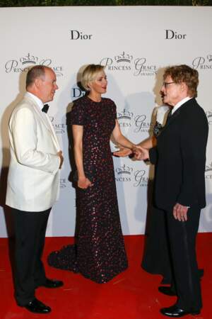5 septembre 2015 : Charlene de Monaco, entourée du prince Albert et de Robert Redford, lors du gala de la "Princess Grace Foundation Awards USA