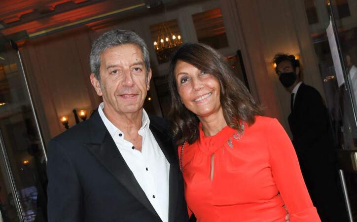 Michel Cymes et sa femme Nathalie ont été aperçus à la soirée de gala "Enfance Majuscule" à la salle Gaveau, à Paris, le 15 juin 2021.