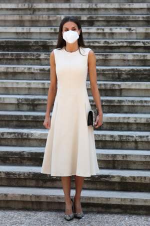 Letizia d'Espagne en robe longue blanche parfaite en 2021
