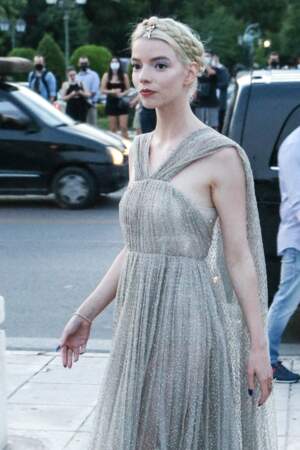 L'actrice dans la série Le Jeu de la dame, Anya Taylor-Joy a assisté au défilé de mode Dior Cruise 2022 avec Cara Delevingne, ce jeudi 17 juin.