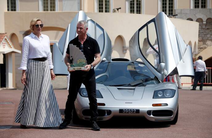 30 juin 2019 : Charlene en maxi jupe rayé au concours Elégance et Automobile à Monte-Carlo 