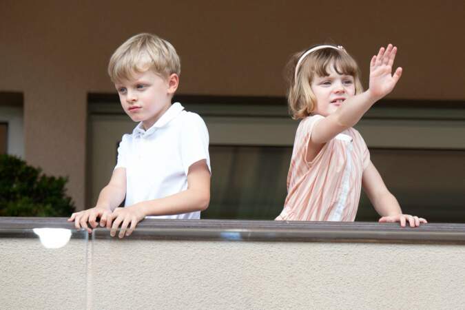 Du haut de leur 6 ans, les jumeaux Gabriella et Jacques ont assuré leur rôle princier lors du World Rugby Sevens Repechage, au stade Louis-II de Monaco ce dimanche 20 juin.